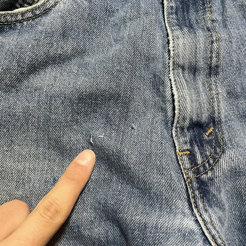Vintage Levis 550 Jeans Mens 34x32 Blue Relaxed Fit Denim Light Wash Y2K READ *